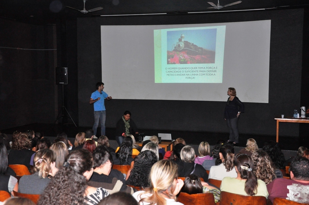 Encerramento do curso de Formação de Agentes Comunitários de Saúde, no Cinema Municipal